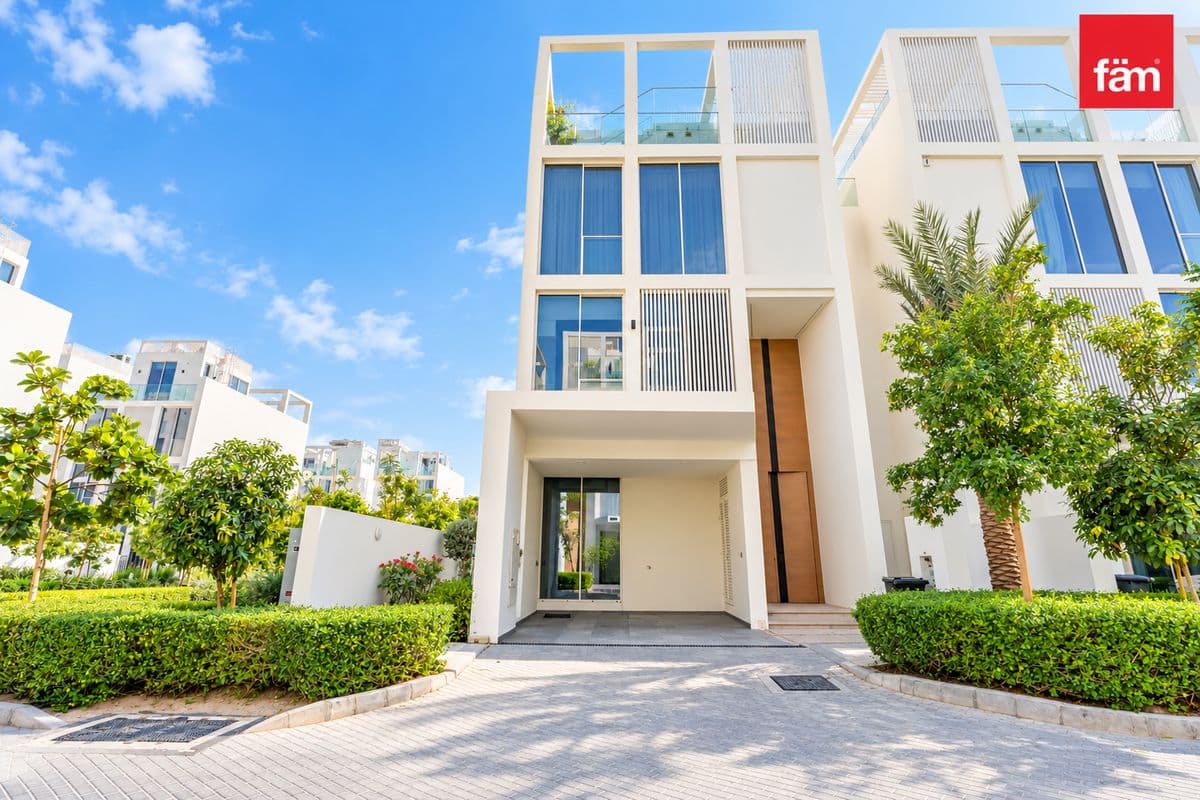 4br Villa | Corner Unit | Rooftop Pool | Ready