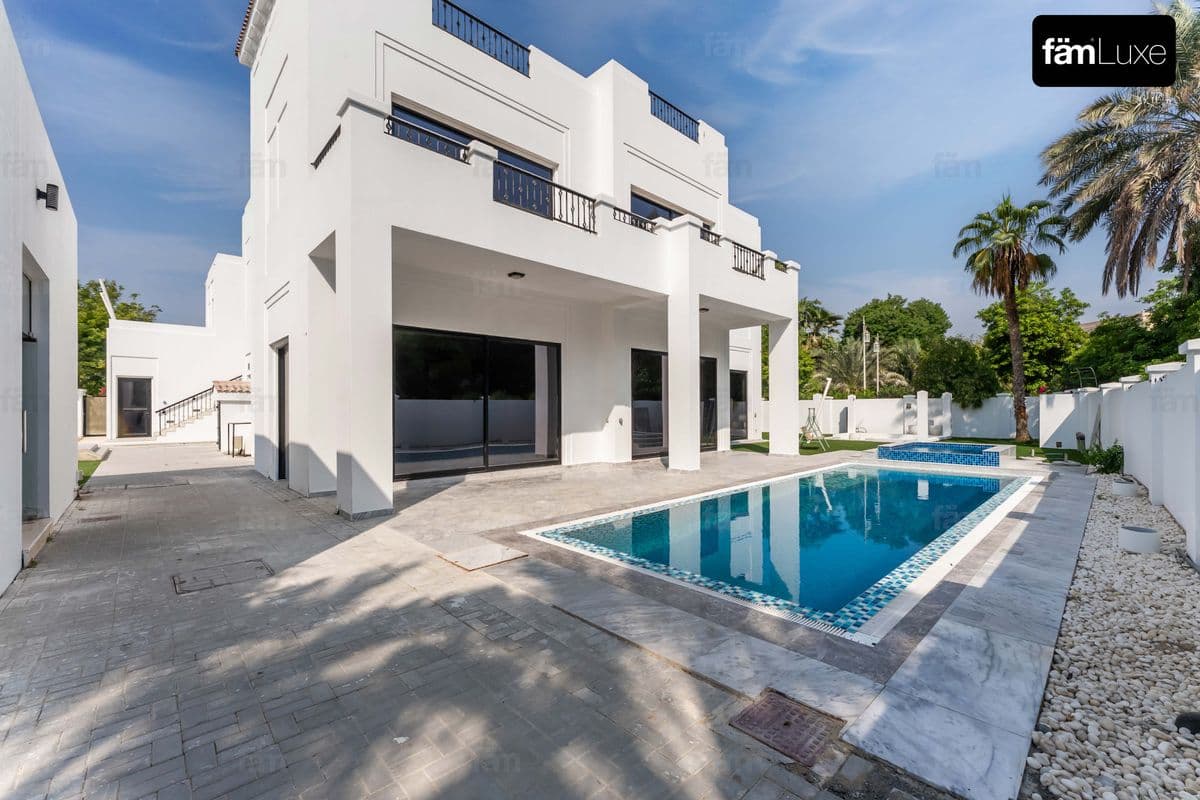 Large Plot I Swimming Pool I Upgraded I Vacant