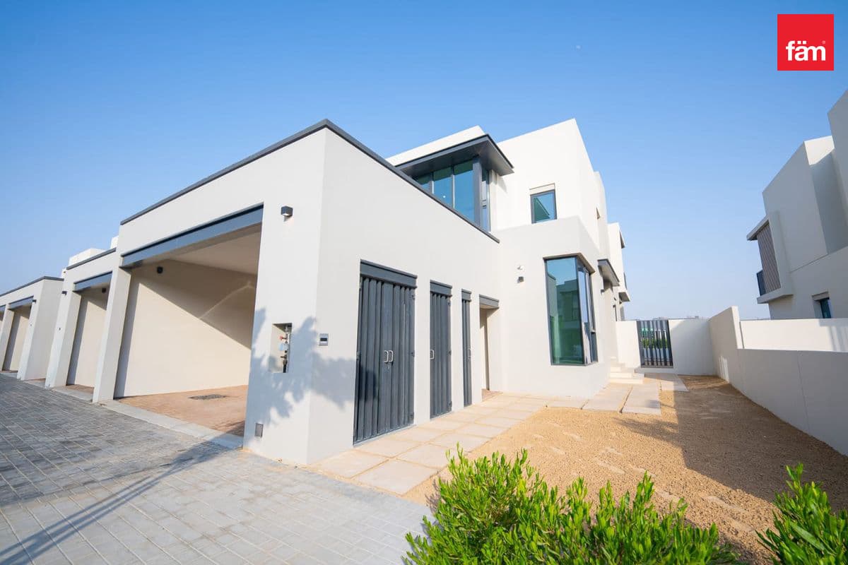 Single Row | Big Layout | Great Location