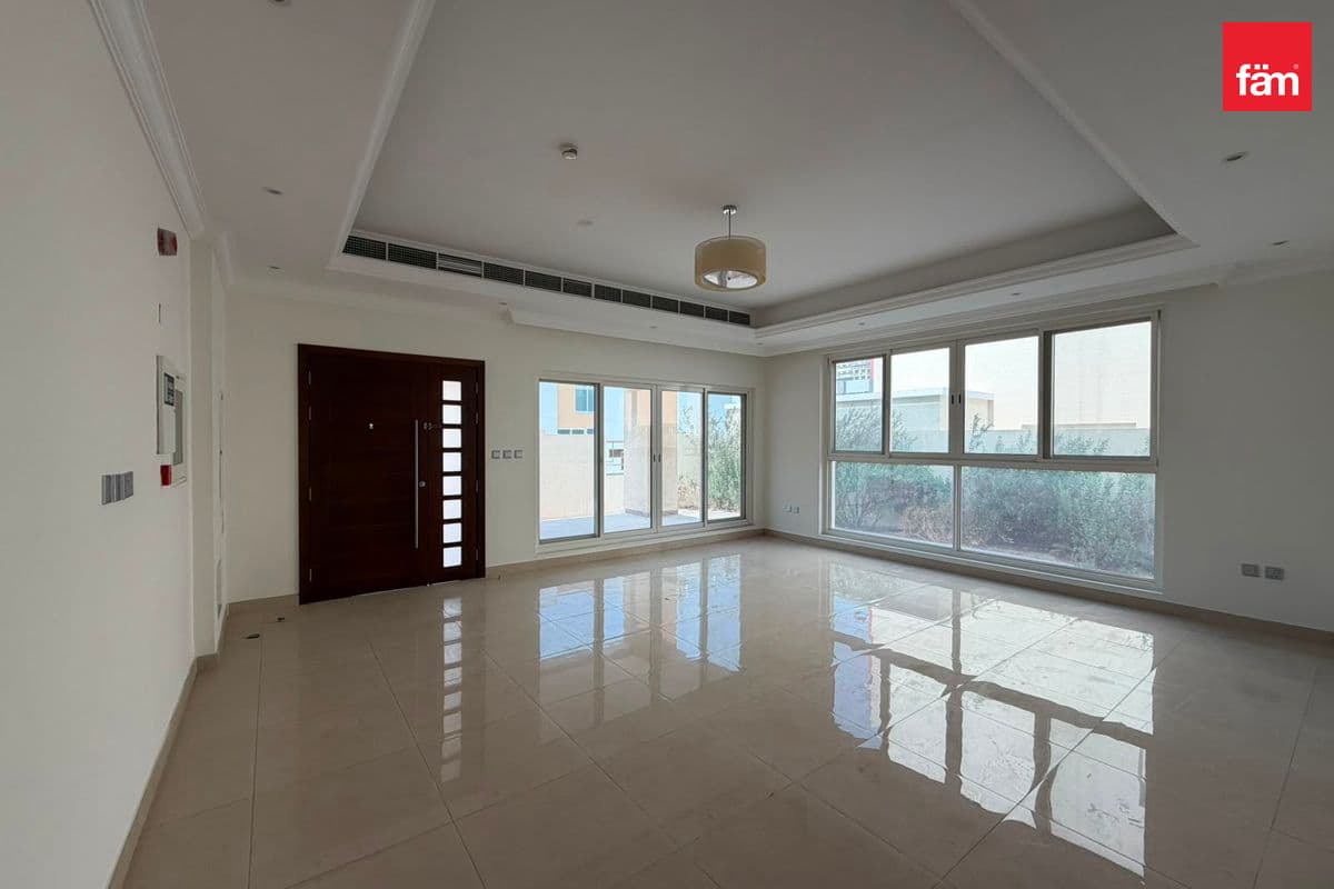 Upgraded | Vacant On Transfer | Well Maintained