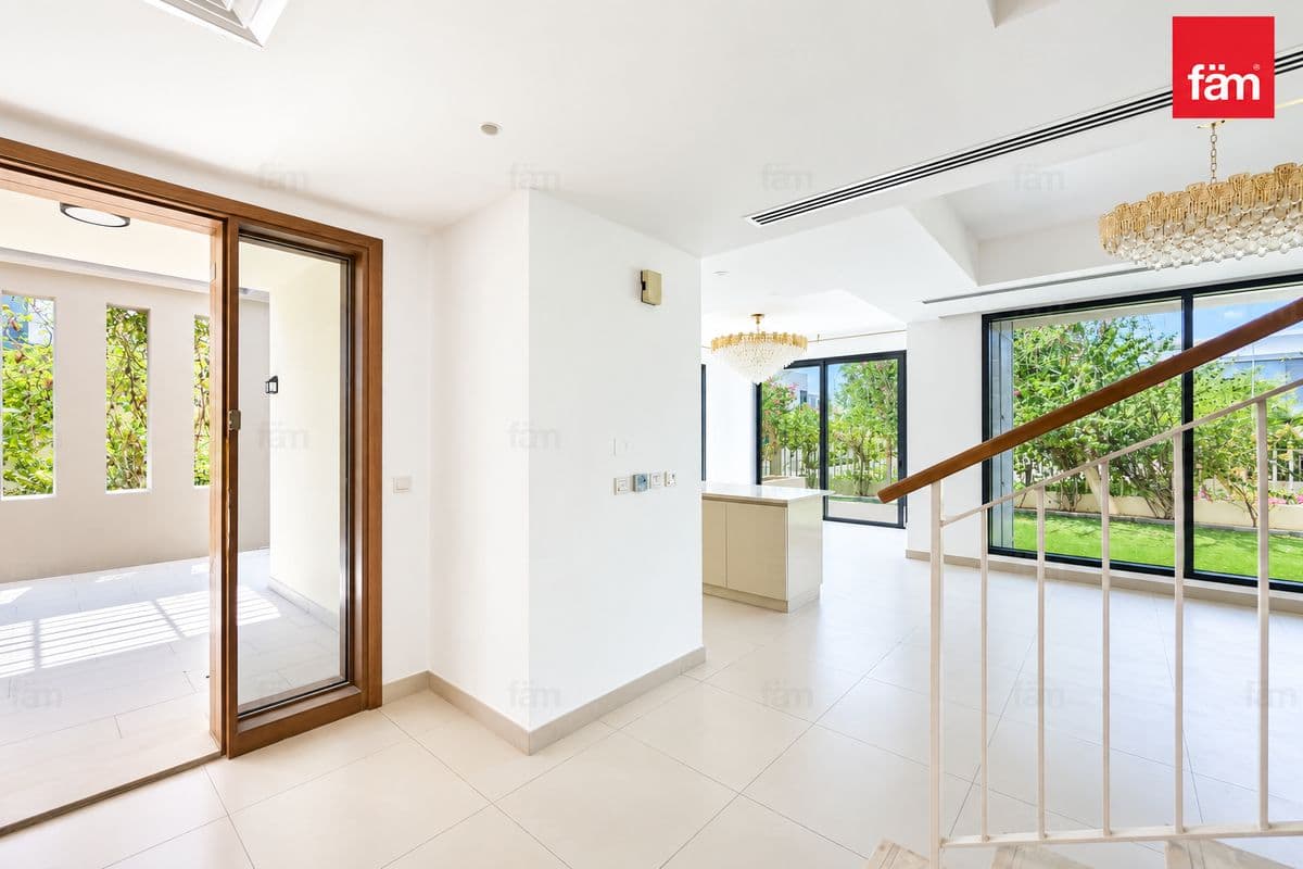 5bed + Maids | Corner | Single Row