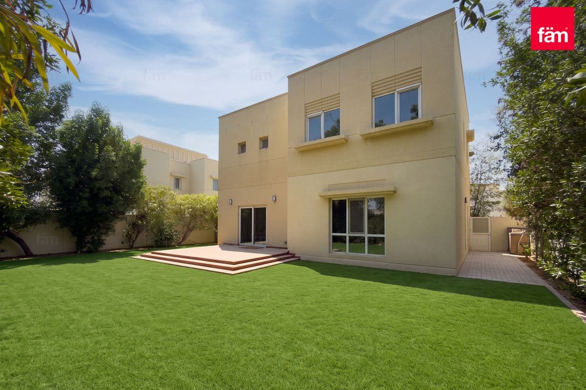 Large Plot | Ready To Move | Full Lake View