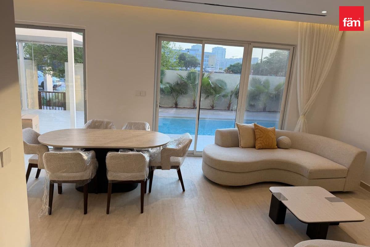 Fully Renovated | Private Pool | Single Row