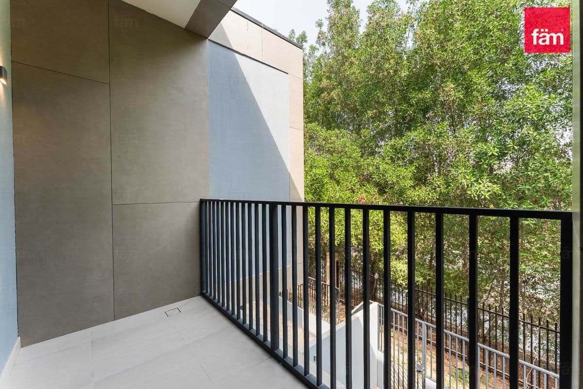 Prime Location | Single Row | Ready To Move !!