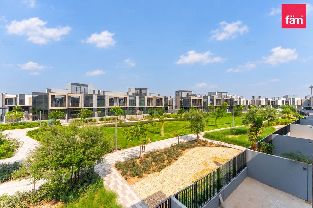 Park Facingi Corner I With Landscaping I 4 + Maids