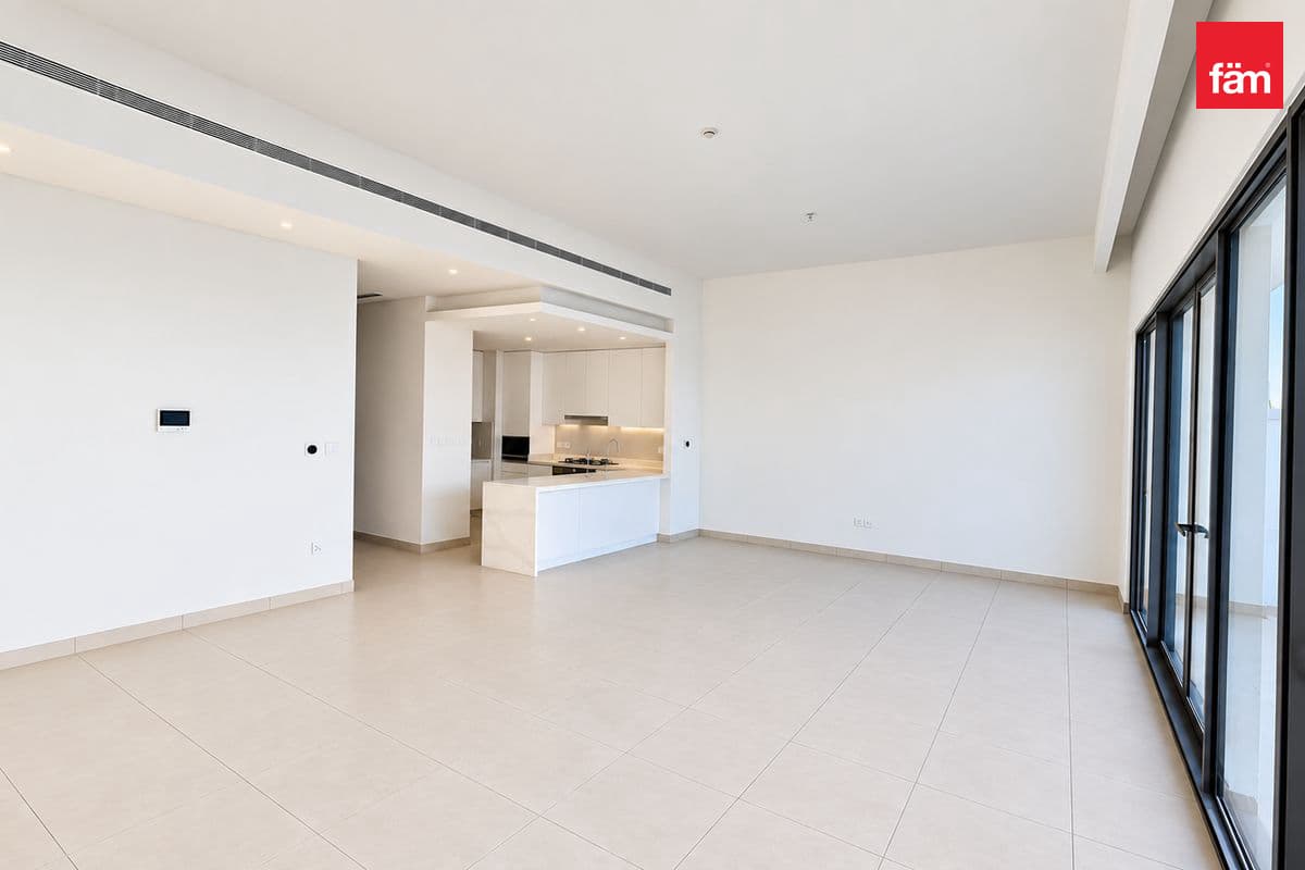 Single Row | Spacious | Closed Kitchen