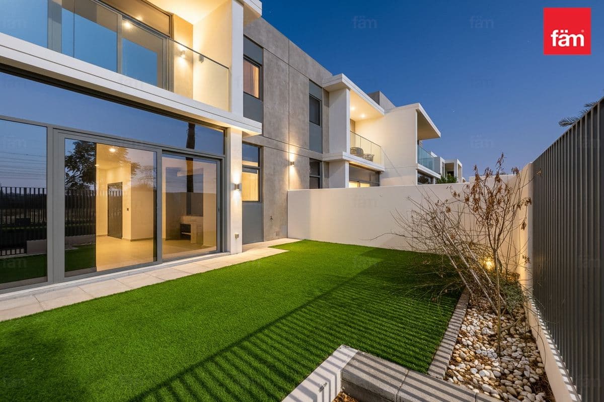 Spacious | Single Row | Modern Layout