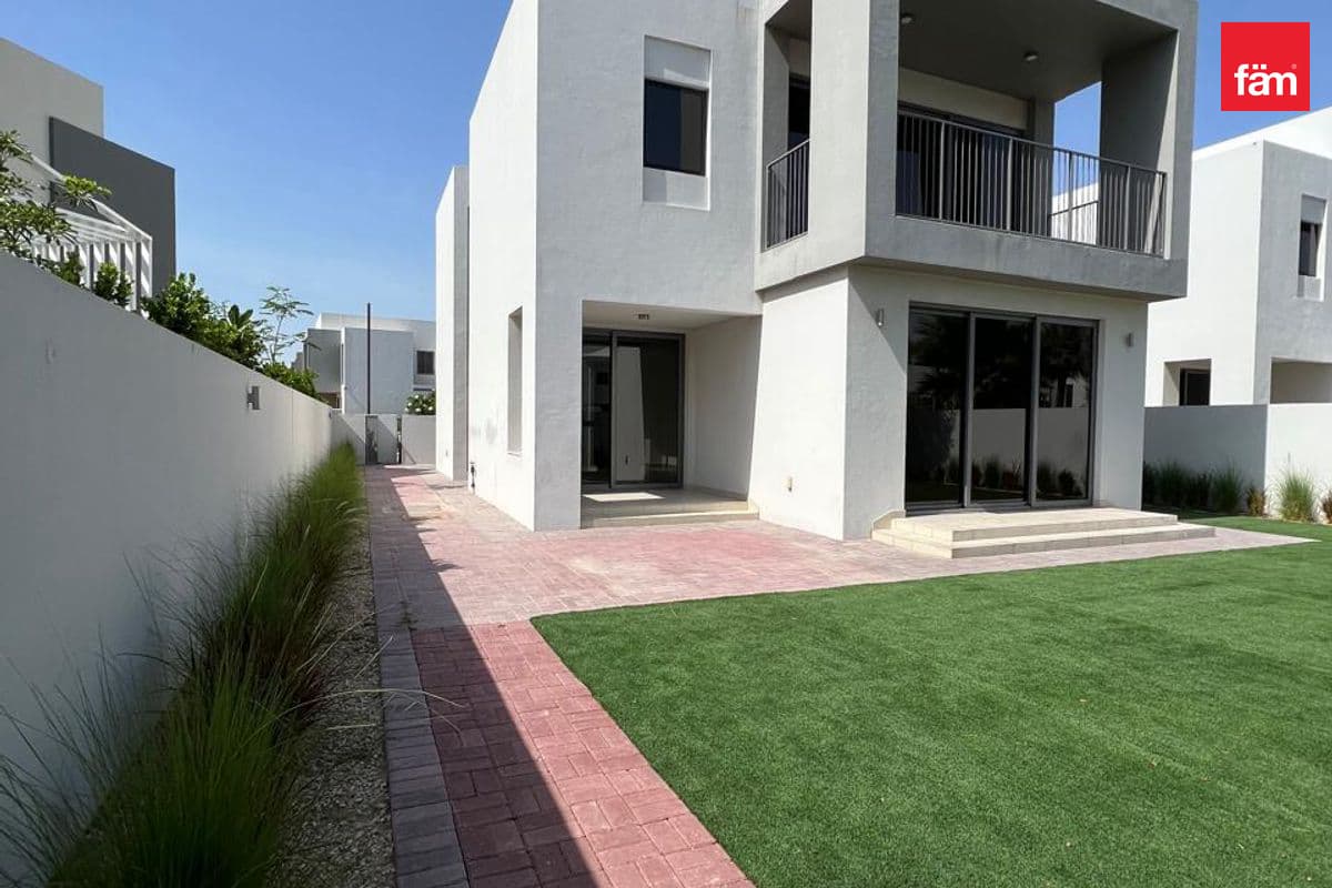 Single Row | E1 Type | Large Plot | Tenanted