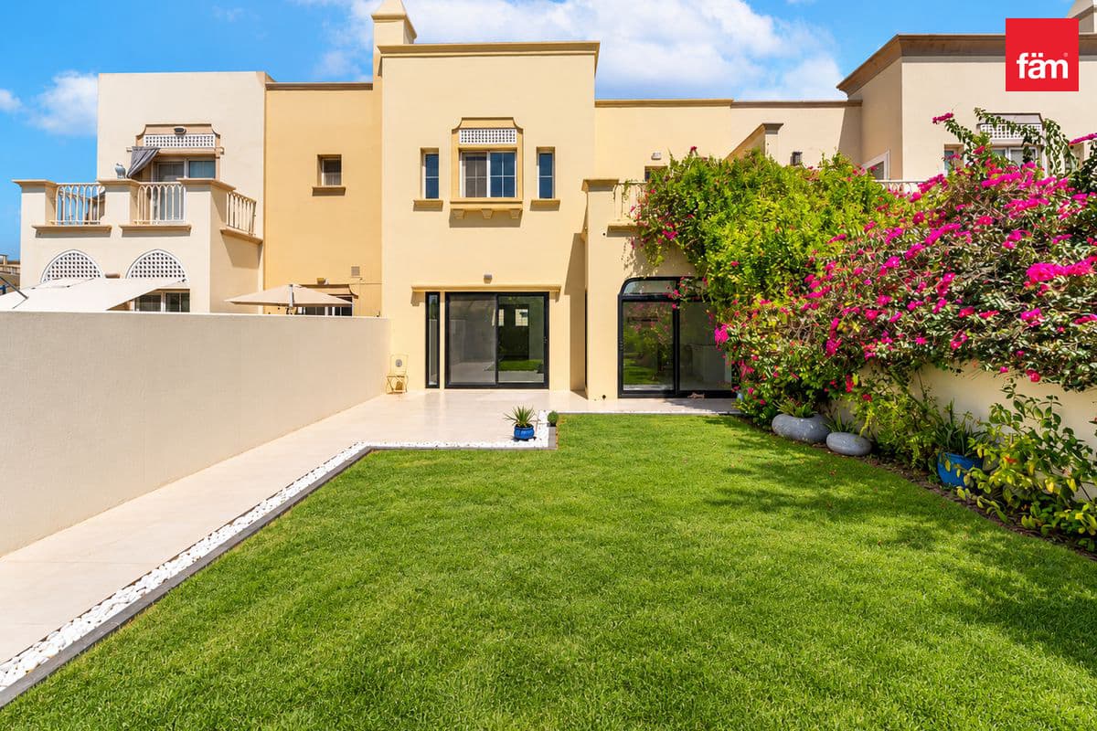 Lake View|Fully Upgraded|Imaculate Condition
