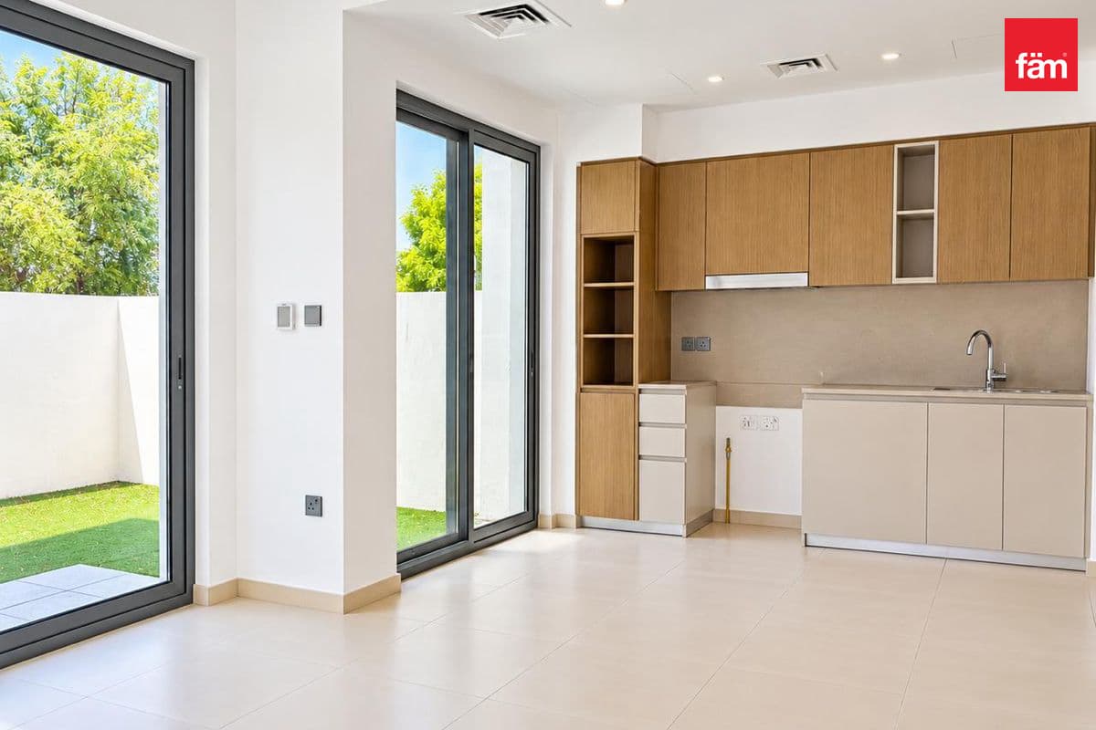 Single Row | Prime Location | Steps To Amenities