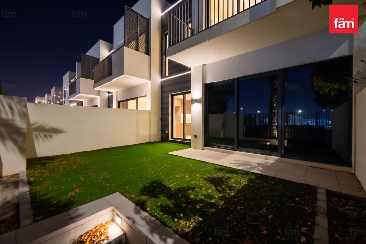 Single Row | Prime Location | Steps To Amenities