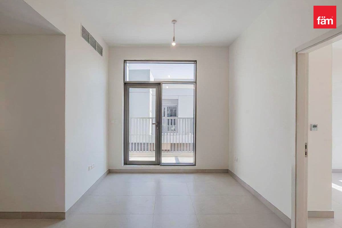 Landscaped | Single Row | Mid Unit | Rented