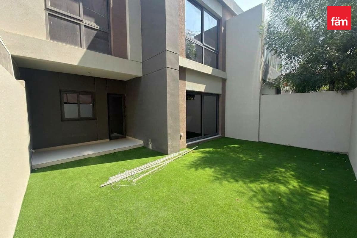 Ready Move | Family Room | 3br + Maid