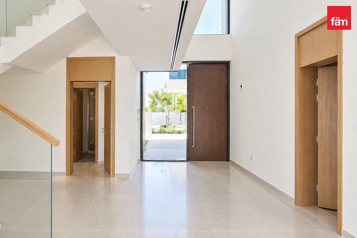 Landscaped | Multiple Cheques | Bright Layout